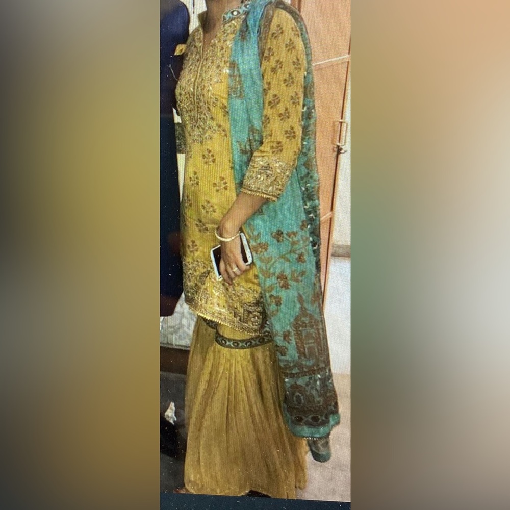 It’s indian ethnic wear and used like new. Worn just once